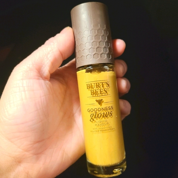 🐝NWT🐝 Burt's Bees Goodness Glows Liquid Makeup - Picture 4 of 7